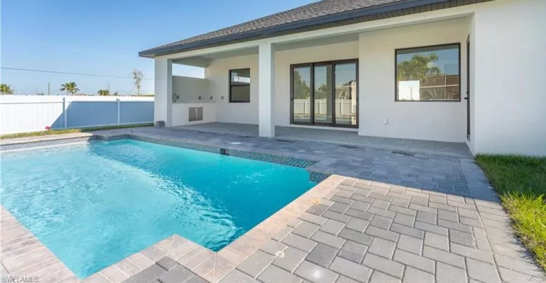 Hinz Real Estate Anlageimmobilien und Pflegeimmobilien - Große Traumvilla mit Pool