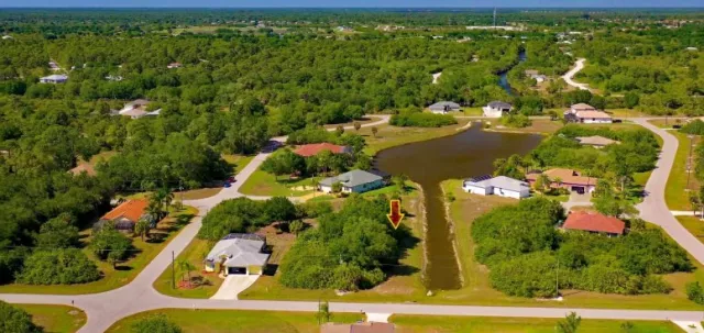 Hinz Real Estate Anlageimmobilien und Pflegeimmobilien - Großes Grundstück am Wasser (Canal 9 m breit)