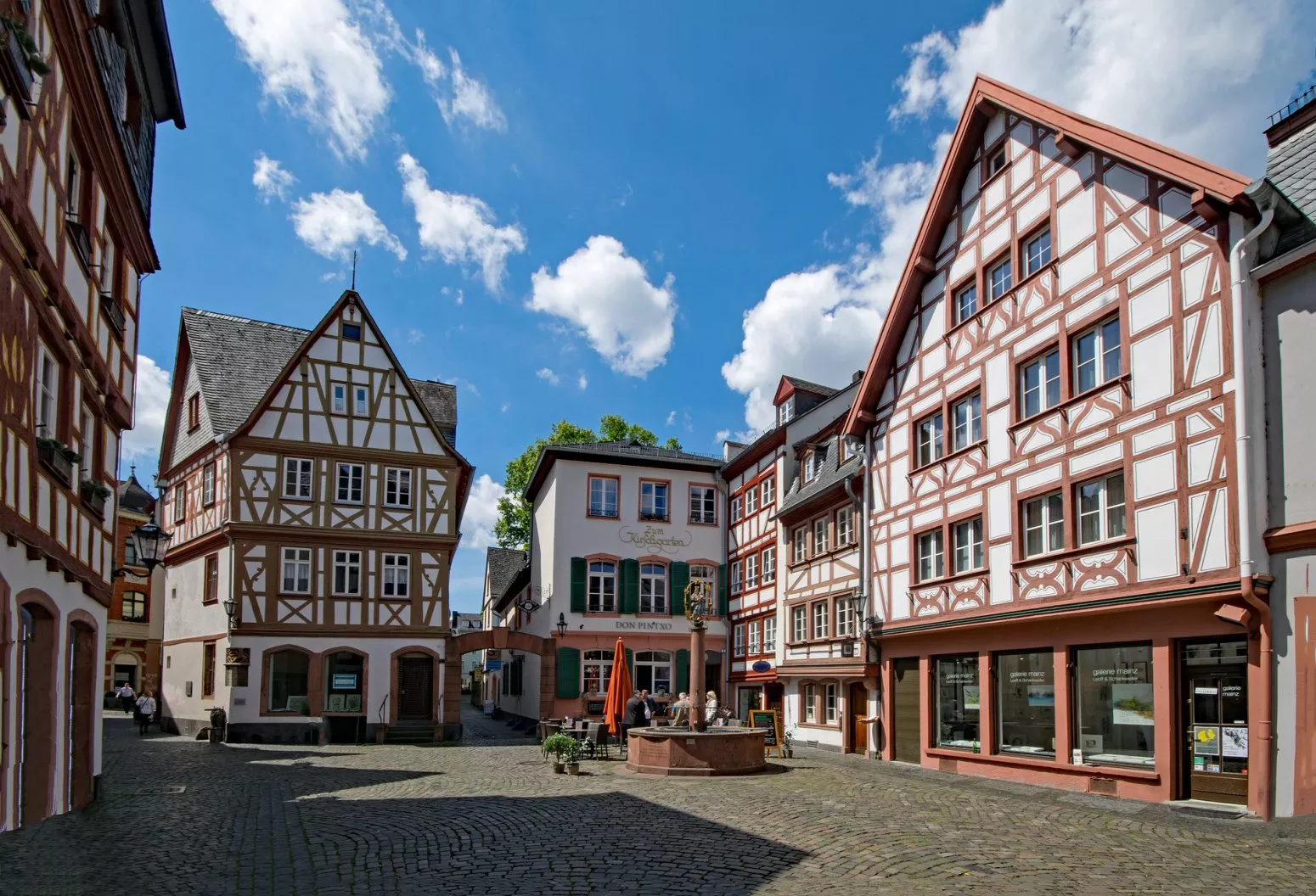 Hinz Real Estate Anlageimmobilien und Pflegeimmobilien - Pflegeimmobilien in Mainz